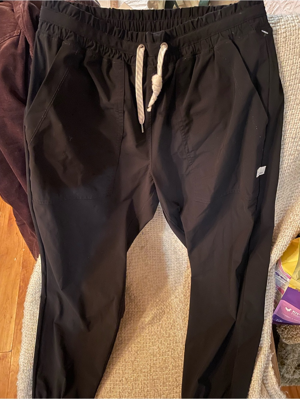 Vuori performance joggers
